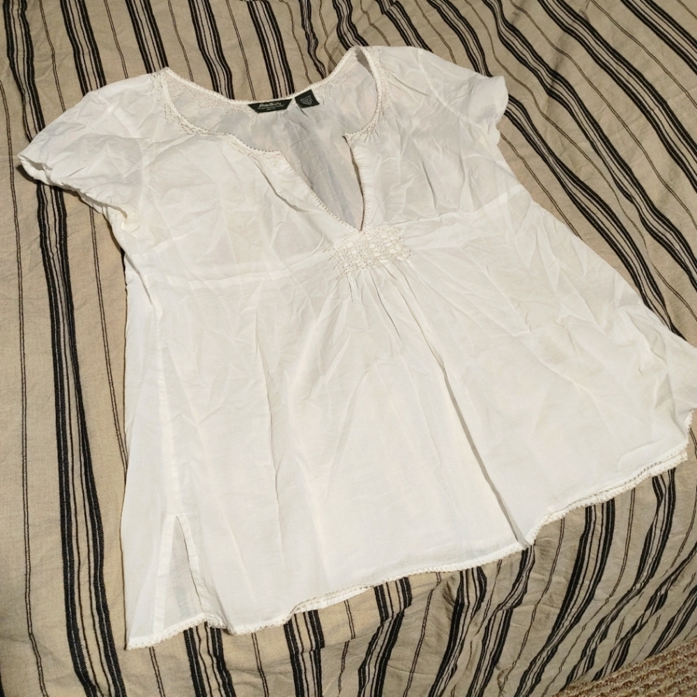 Beautiful white Eddie Bauer embroidered top